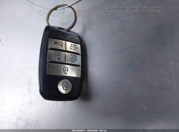 KNDMB5C14H6340094 2017 KIA SEDONA Brown Widok deski rozdzielczej