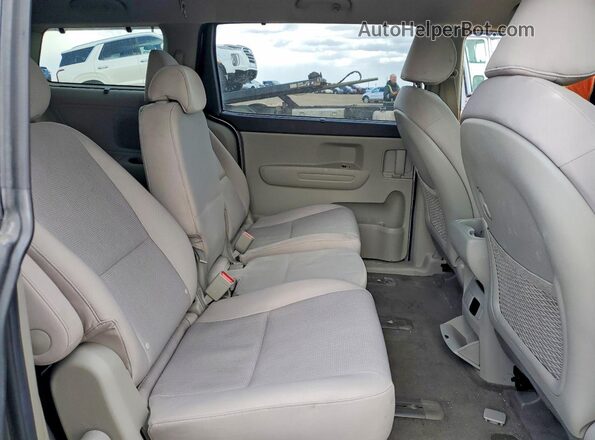 KNDMB5C14L6644292 2020 KIA SEDONA Silver Սալոնի հետևի տեսք