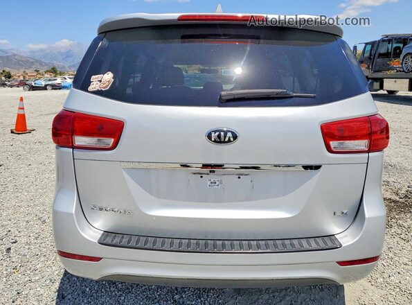 KNDMB5C15J6396616 2018 KIA SEDONA Silver 