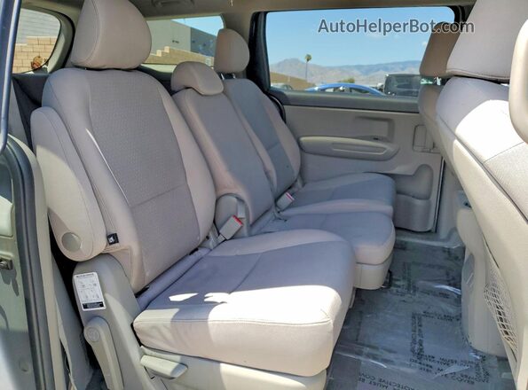 KNDMB5C15J6396616 2018 KIA SEDONA Silver 