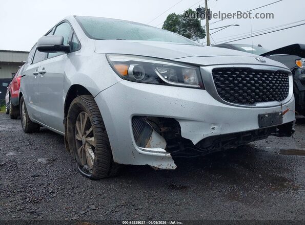 KNDMB5C16J6380232 2018 KIA SEDONA Silver Front view