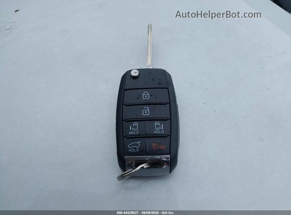 KNDMB5C16J6380232 2018 KIA SEDONA Silver Dashboard view