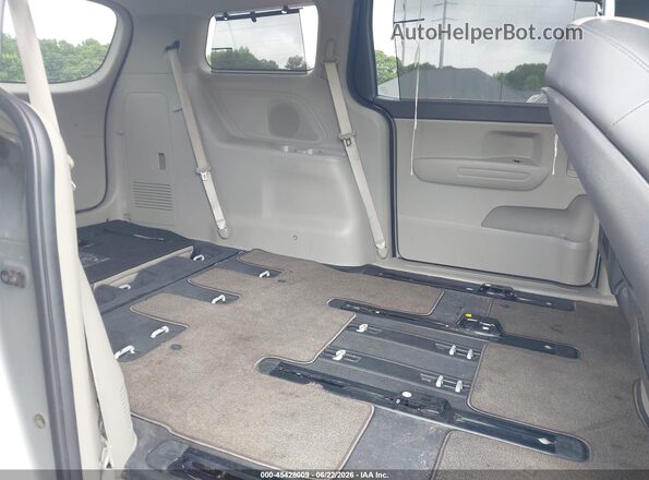 KNDMB5C17H6246081 2017 KIA SEDONA Silver VIN sticker view