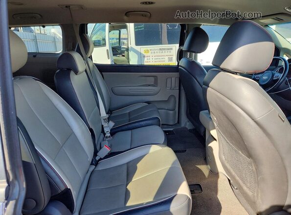 KNDMB5C17H6246758 2017 KIA SEDONA Blue Vista interior trasera