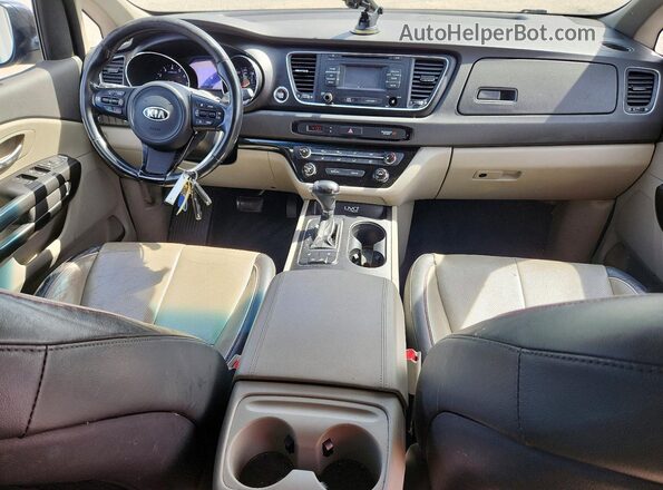 KNDMB5C19H6238712 2017 KIA SEDONA Gray Widok deski rozdzielczej