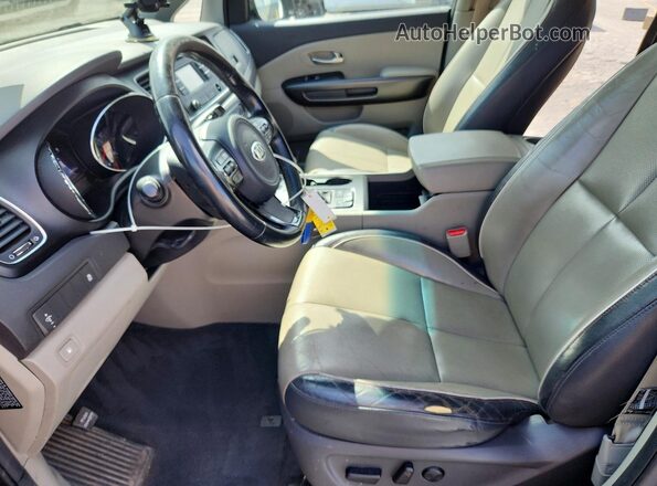 KNDMB5C19H6238712 2017 KIA SEDONA Gray Widok wnętrza z przodu