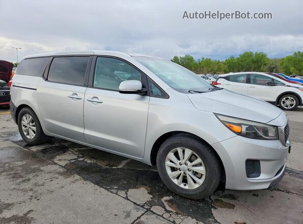 KNDMB5C19H6242372 2017 KIA SEDONA Silver Przód prawy