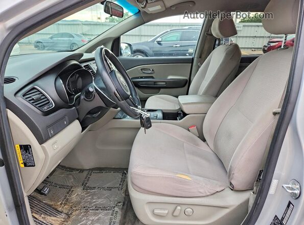 KNDMB5C19H6242372 2017 KIA SEDONA Silver Widok wnętrza z przodu