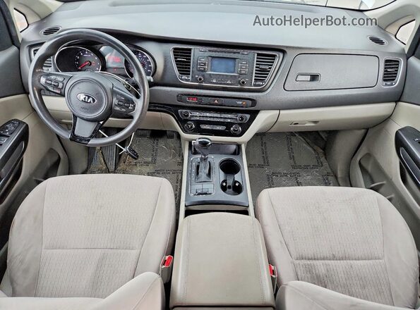 KNDMB5C19H6242372 2017 KIA SEDONA Silver Widok deski rozdzielczej