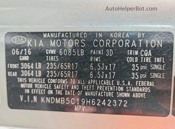 KNDMB5C19H6242372 2017 KIA SEDONA Silver Widok naklejki z numerem VIN