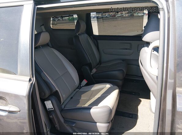 KNDMB5C19H6326157 2017 KIA SEDONA Gray VIN կոդի պիտակի տեսք