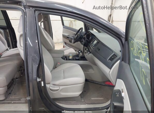 KNDMB5C19M6668623 2021 KIA SEDONA Gray Vista interior delantera