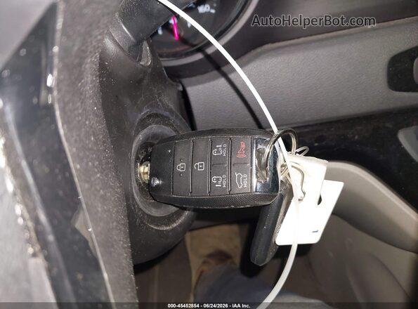 KNDMB5C19M6668623 2021 KIA SEDONA Gray Vista del salpicadero