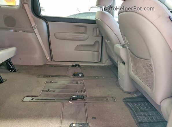 KNDMB5C1XG6125835 2016 KIA SEDONA Charcoal უკანა სალონის ხედი