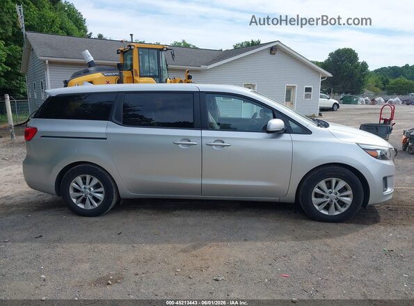 KNDMB5C1XH6218405 2017 KIA SEDONA Silver Вид задньої частини салону