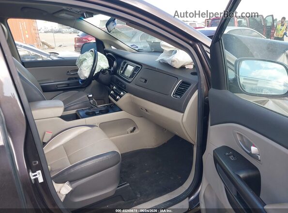 KNDMB5C1XH6322795 2017 KIA SEDONA Gray წინა სალონის ხედი