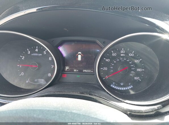 KNDMC5C1XG6147086 2016 KIA SEDONA Burgundy Widok tylnych siedzeń
