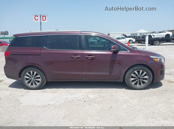 KNDMC5C1XG6147086 2016 KIA SEDONA Burgundy Widok wnętrza z tyłu