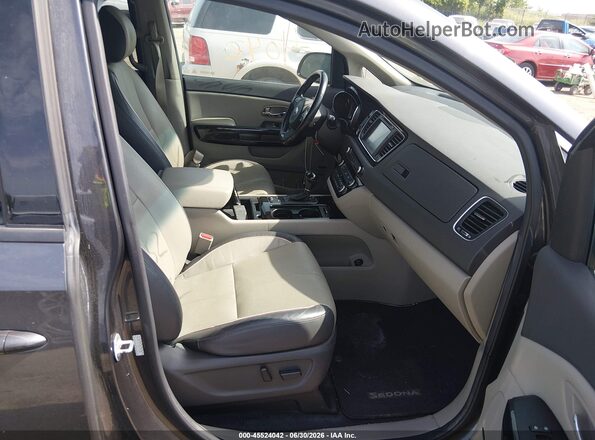 KNDMC5C1XG6171503 2016 KIA SEDONA Silver Widok wnętrza z przodu