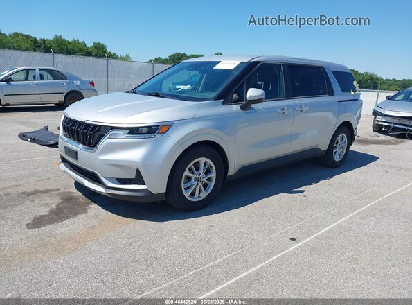 KNDNB4H34N6134018 2022 KIA CARNIVAL MPV Серебряный Передняя левая четверть