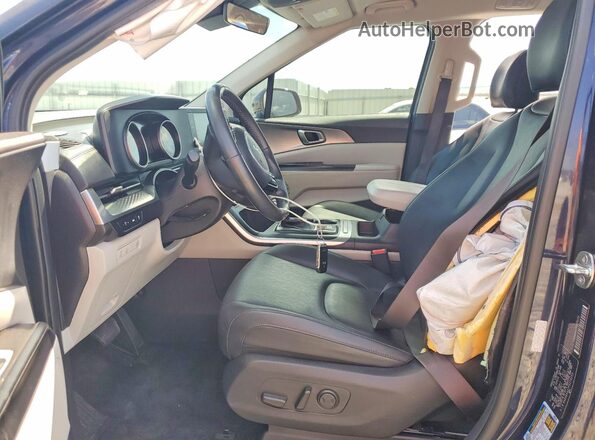 KNDNB4H37P6278259 2023 KIA CARNIVAL Черный Вид салона спереди