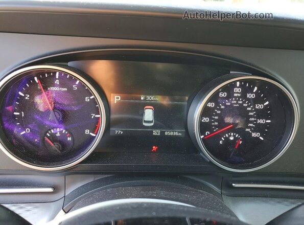 KNDNB4H39P6282989 2023 KIA CARNIVAL White Սարքավորումների վահանակի տեսք
