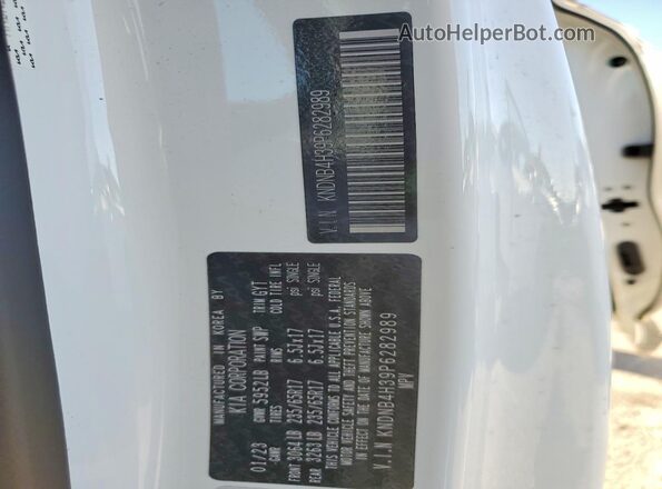 KNDNB4H39P6282989 2023 KIA CARNIVAL White VIN կոդի պիտակի տեսք