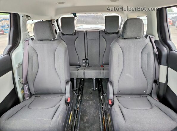 KNDNB5H38R6357464 2024 KIA CARNIVAL White Vista de los asientos traseros