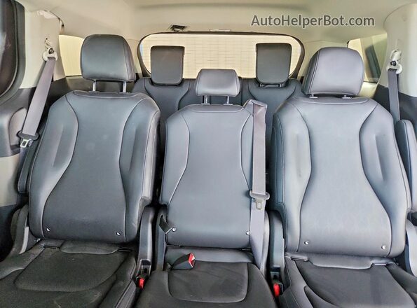 KNDNB5KA8T6135439 2026 KIA CARNIVAL White 