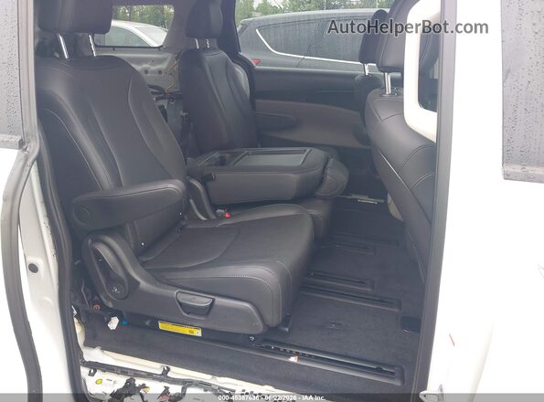 KNDNB5KA9T6138060 2026 KIA CARNIVAL MPV HYBRID White Вид наклейки з VIN-кодом