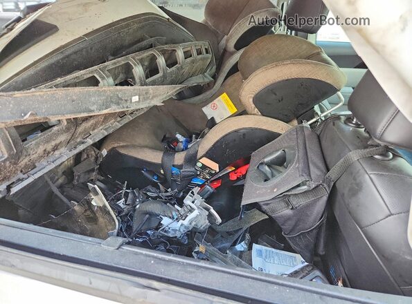 KNDNE5H30R6412660 2024 KIA CARNIVAL White Vista interior trasera