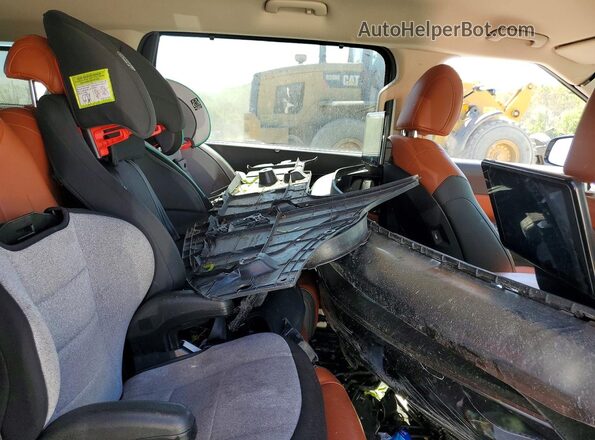 KNDNE5H32P6291921 2023 KIA CARNIVAL Gray Вид задньої частини салону