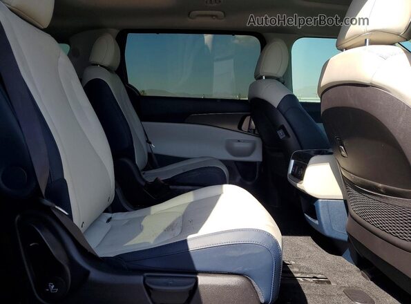 KNDNE5KA1S6058788 2025 KIA CARNIVAL Charcoal Вид задньої частини салону
