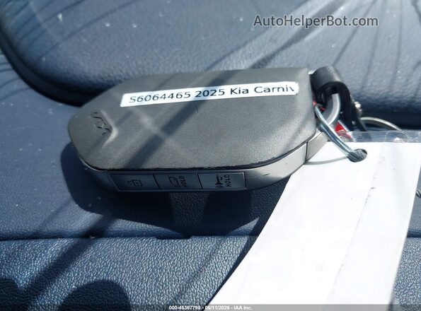KNDNE5KA7S6064465 2025 KIA CARNIVAL MPV HYBRID Silver Vista del salpicadero