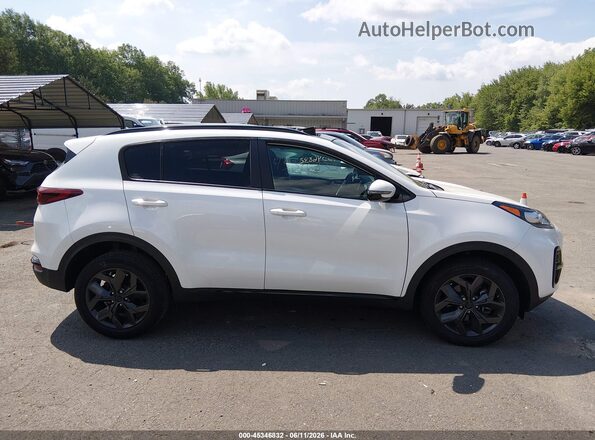 KNDP6CAC8N7018705 2022 KIA SPORTAGE White Vista interior trasera