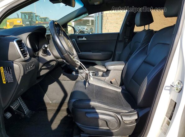 KNDP6CACXL7833212 2020 KIA SPORTAGE Белый Вид салона спереди
