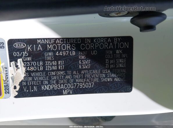 KNDPB3AC0G7795037 2016 KIA SPORTAGE White Vista del compartimento del motor