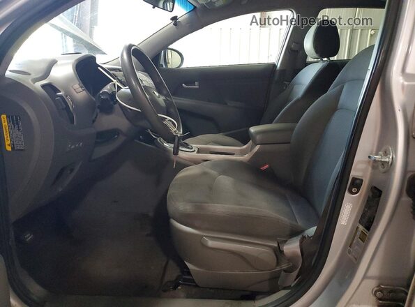 KNDPBCAC8G7831055 2016 KIA SPORTAGE Silver Front interior view