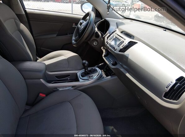KNDPBCACXG7811776 2016 KIA SPORTAGE Blue Front interior view