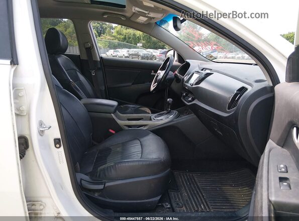 KNDPCCA63G7815899 2016 KIA SPORTAGE Белый Вид салона спереди