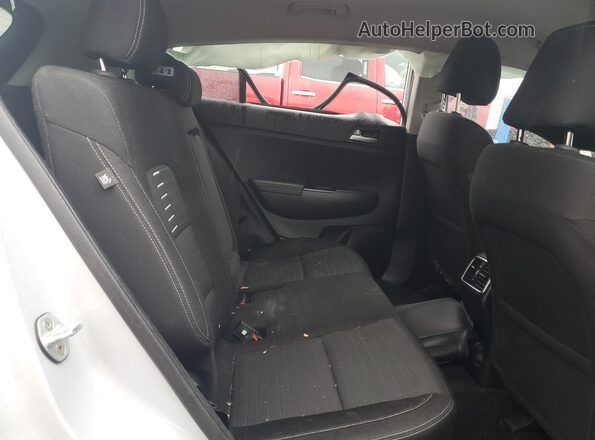 KNDPM3AC3J7338594 2018 KIA SPORTAGE Серебряный Вид задней части салона