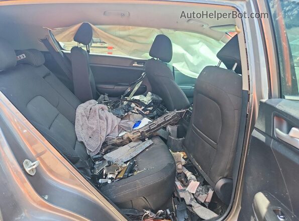 KNDPM3AC6H7247328 2017 KIA SPORTAGE Gray Widok tylnych siedzeń