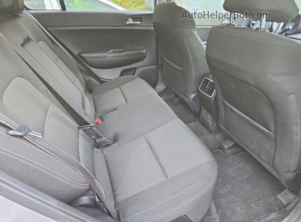 KNDPMCAC0H7148391 2017 KIA SPORTAGE Серый Вид задней части салона