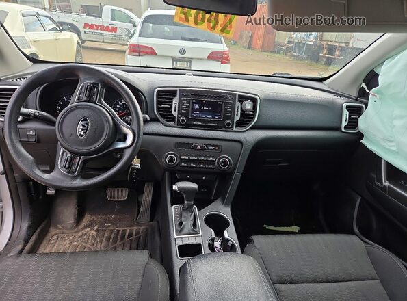KNDPMCAC0H7148391 2017 KIA SPORTAGE Серый Вид панели приборов