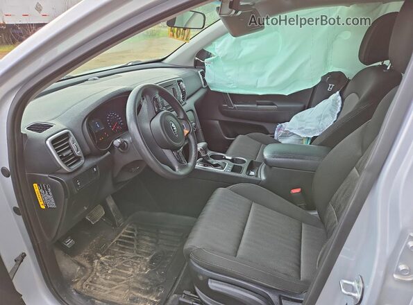 KNDPMCAC0H7148391 2017 KIA SPORTAGE Серый Вид салона спереди
