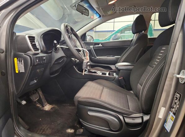 KNDPMCAC1J7359511 2018 KIA SPORTAGE Silver Widok wnętrza z przodu