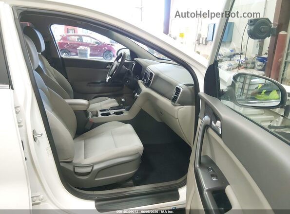 KNDPMCAC2H7112170 2017 KIA SPORTAGE White 