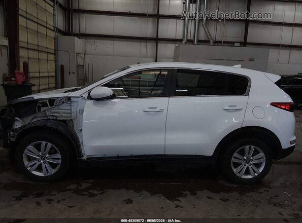 KNDPMCAC2H7112170 2017 KIA SPORTAGE White 