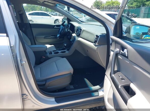 KNDPMCAC2H7238237 2017 KIA SPORTAGE Silver Front interior view
