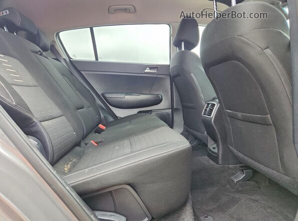 KNDPMCAC2J7320927 2018 KIA SPORTAGE Silver 